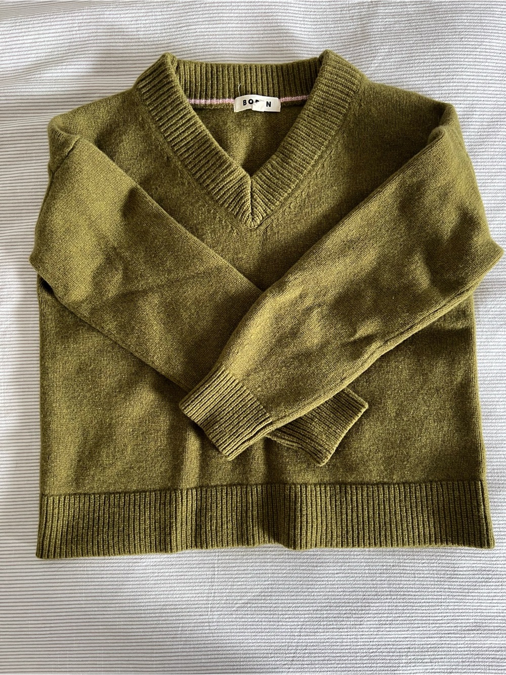 Boden Marion Merino V-neck Sweater-Promenade Green Melange